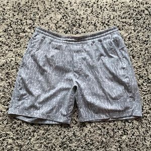 Lululemon Men's Grey White Print Lightweight Stretch Casual Gym Shorts XL